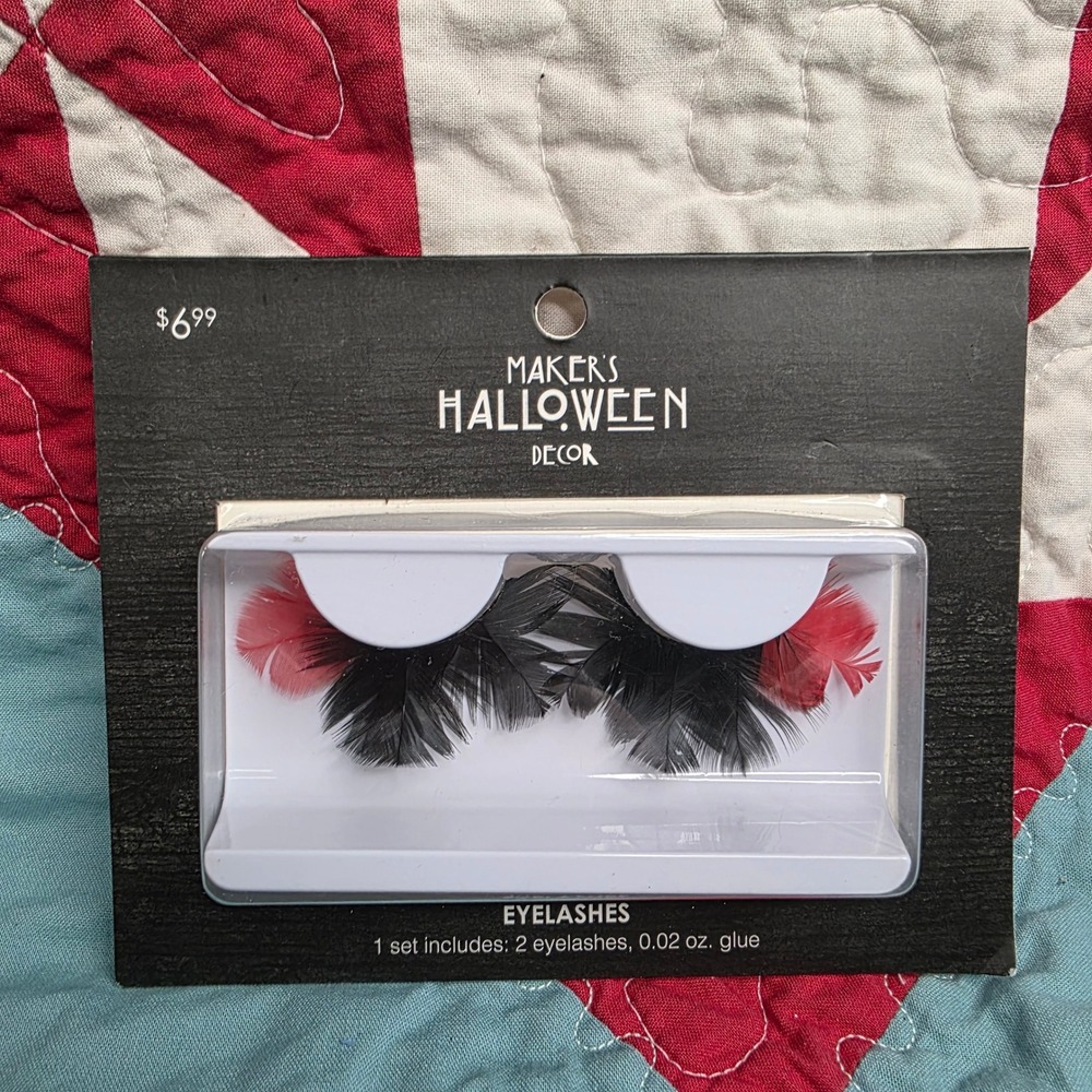 Maker's Halloween Decor Red and Black Feather False Eyelashes 1598-4388 New